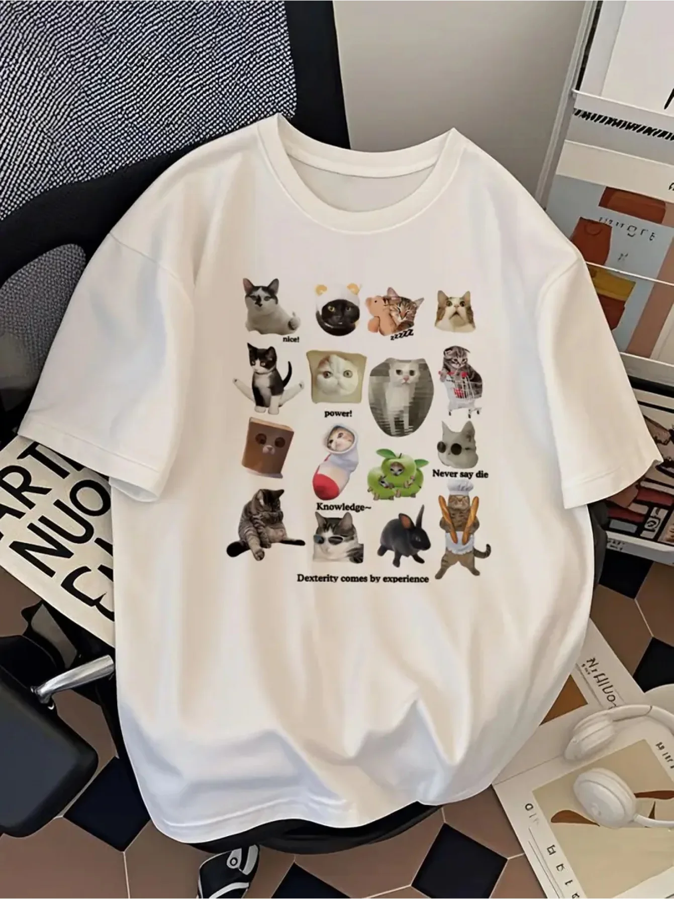 Casual Top with A Cat Design, Featuring A Regular Fit and Made From Comfortable, Lightweight Fabric. It'S Machine Washable and Perfect for Weekend Outings