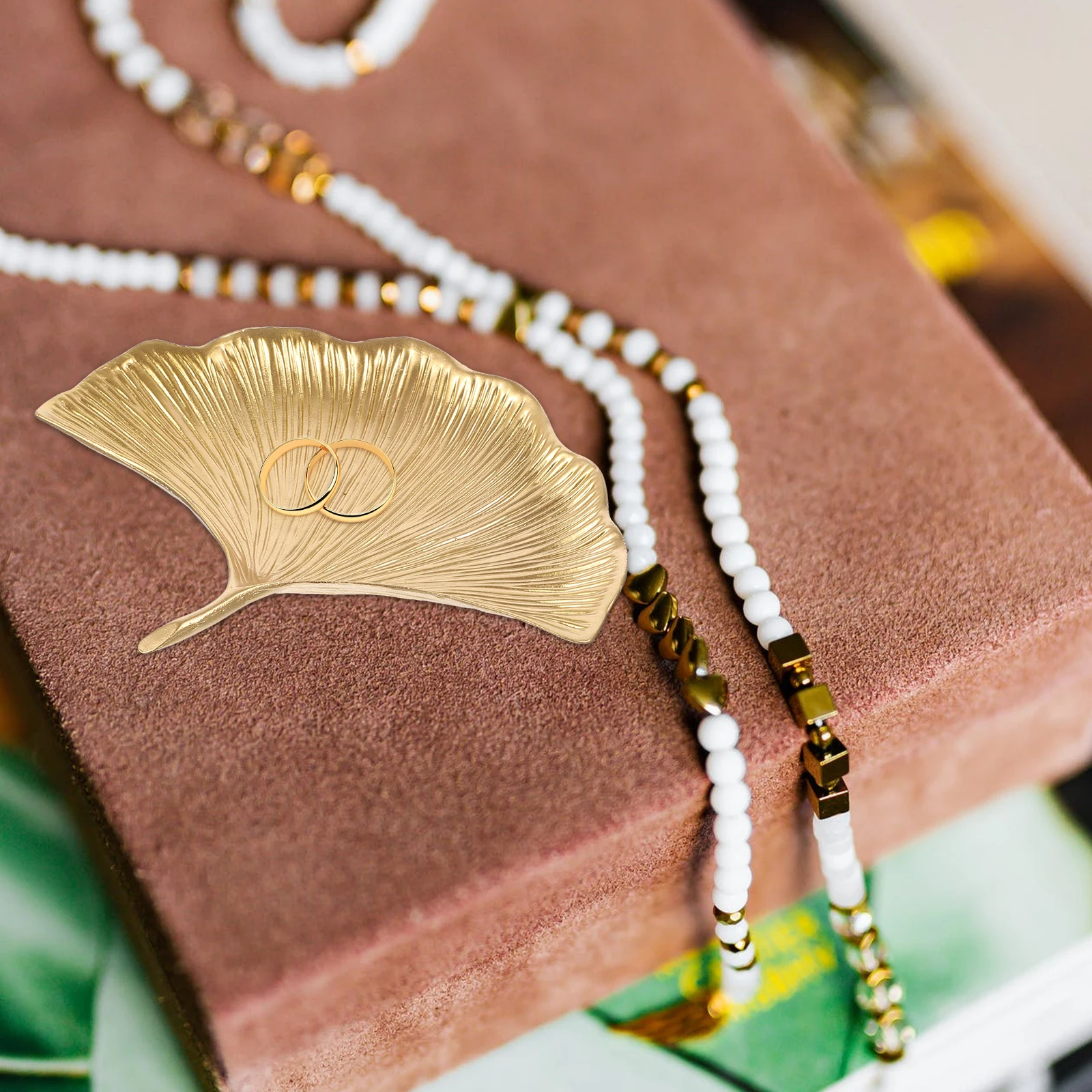 

Metal Jewelry Tray Leaf Shaped European Style Trinket Dish Ring Bracelet Organizer for Vanity Bedroom Jewelry Tray