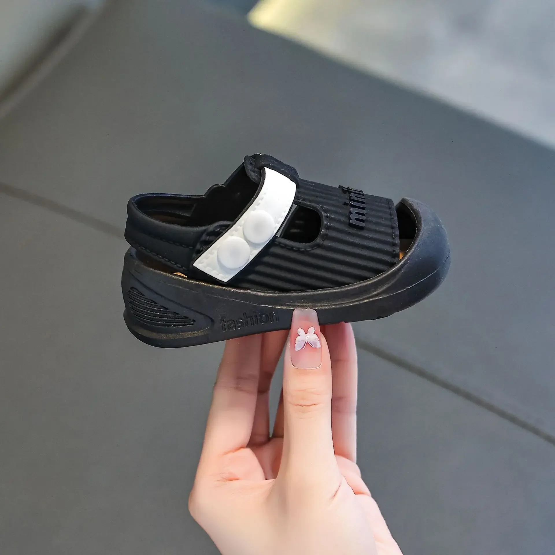 2026 Neue Sommer-Babysandalen für 0-3 Jahre, geschlossene Zehenpartie, rutschfeste, weiche Sohle, Lauflernschuhe für Kleinkinder Jungen – Detail 5