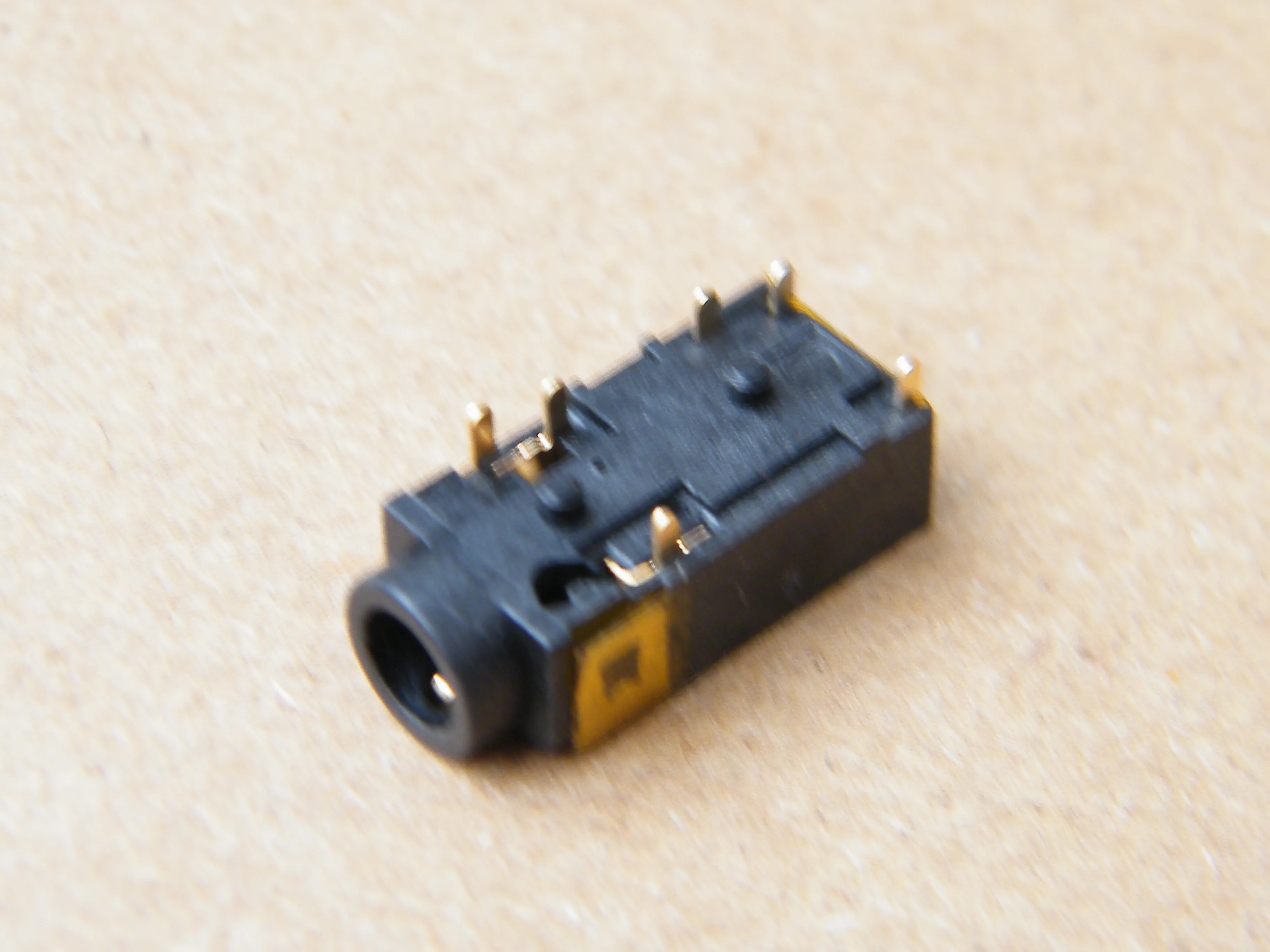3.5mm Audio Jack Port Headphones Connector Microphone Socket For ThundeRobot T58 911SE 911ME MT ST PLUS G7000