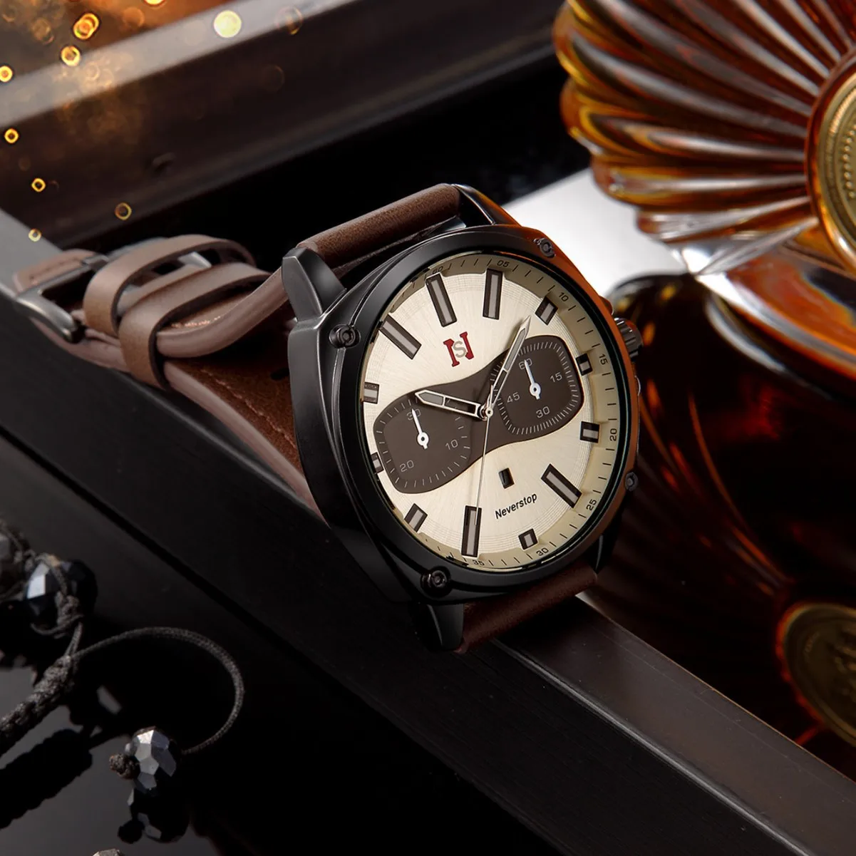 ساعة كوارتز رجالية على الطراز الأوروبي، ساعة يد كبيرة متعددة الوظائف مع حزام جلدي كلاسيكي