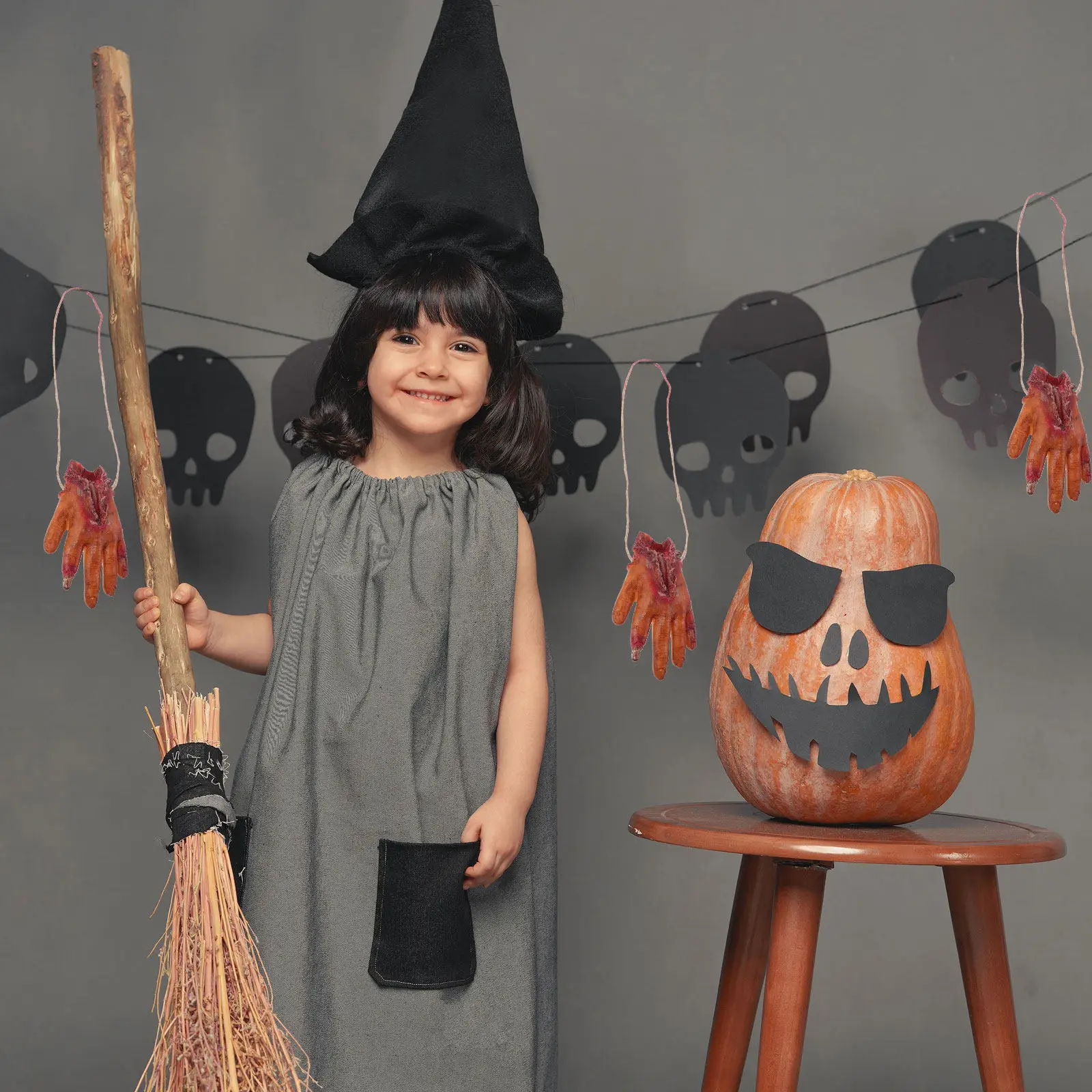 

1 шт. Хэллоуинская декорация: Пластиковая страшная отрубленная рука-реквизит для дома с привидениями, вечеринки, карнавала, розыгрышей, жуткая искусственная рука