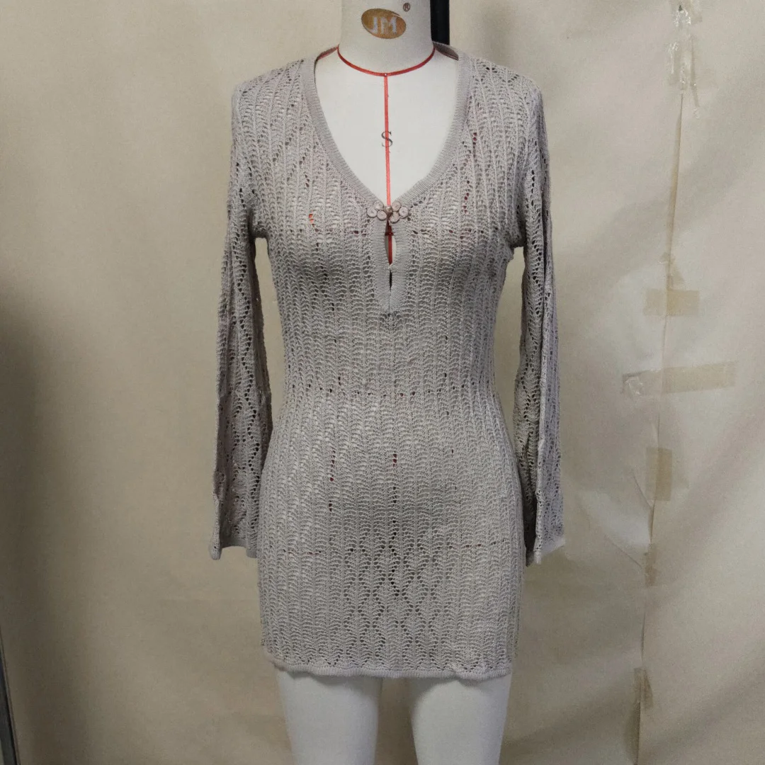 Langärmliges, V-Ausschnitt-Kleid mit Ausschnitten, gehäkelt, gestrickt, Strandkleid, Strandmode, Strandbekleidung, Strand-Cover-up, Damen V7109 – Detail 14