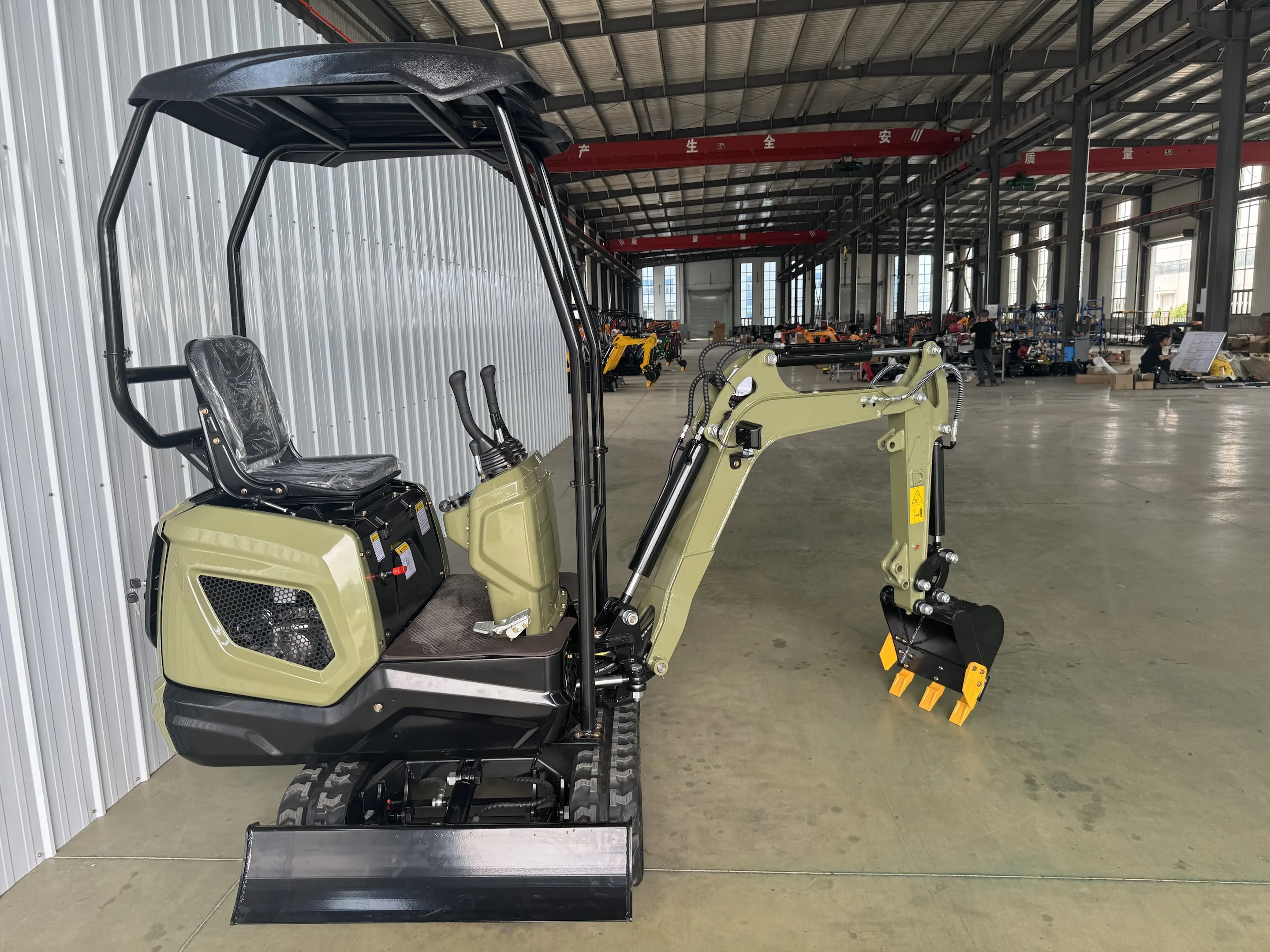 Excavator mini hidrolik beroda rantai baru dari Cina, bersertifikasi CE/EPA, 0,8 ton - 1,2 ton, untuk penggunaan di luar ruangan dan pertanian.