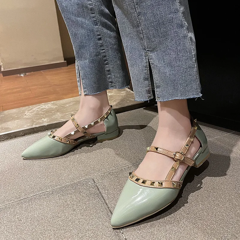 2024 Summer New Rivet in Heel Shoe Pointed Fashion Comfortable Thick Heel Bun Head Low Heels Behind Empty Elegant Women\'s Shoes