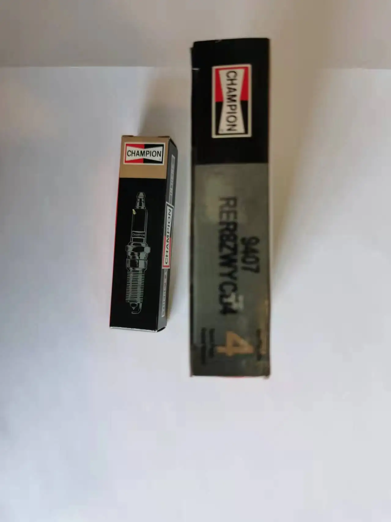 1PCS 9407 /RER8ZWYCB4 / CHAMPION SPARK PLUG FOR JEEP 3.6L/HONDA 12290-R40-A01/A02