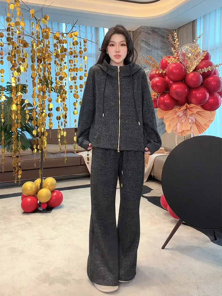 

Комплект из шерстяного свитшота с флисовой подкладкой и брюк: универсальная повседневная одежда для женщин, брюки с высокой талией, свободный крой, зимний вариант.