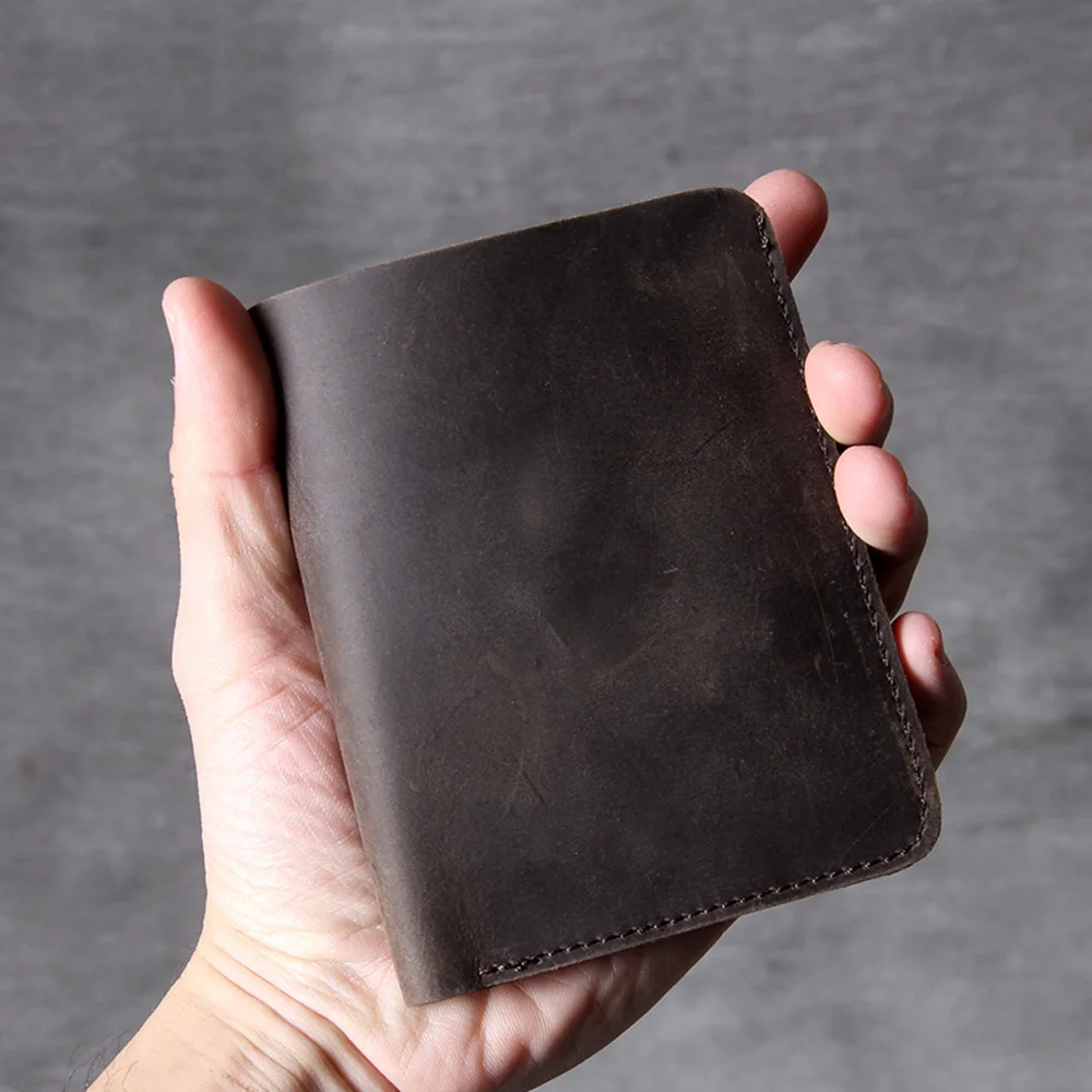 S.WORKER Klassische Kurzbörse aus Vollnarbenleder für Herren, Minimalistische Taschenbörse mit Kartenhalter – Detail 18