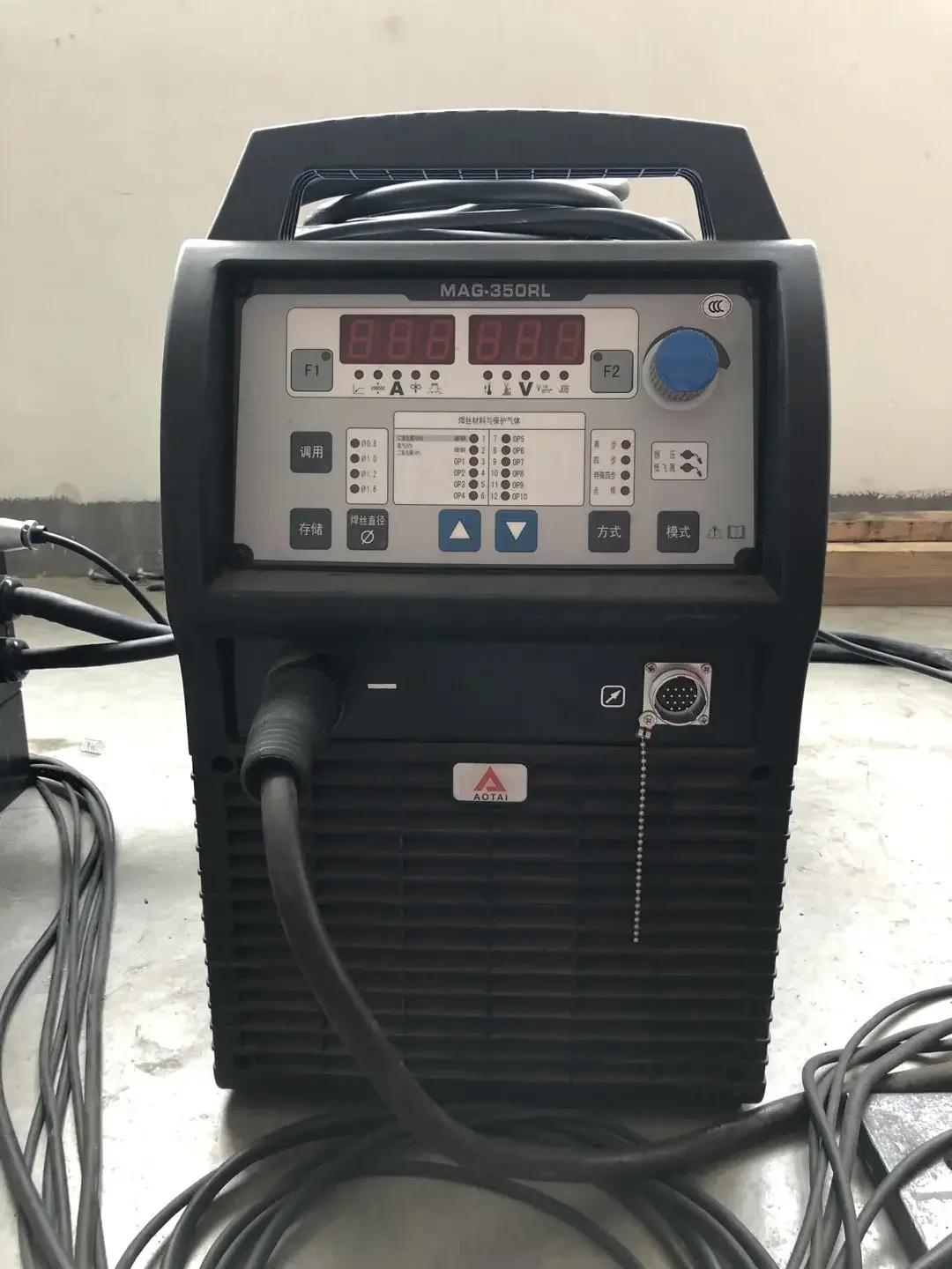 MIG welding machine  AOTAI