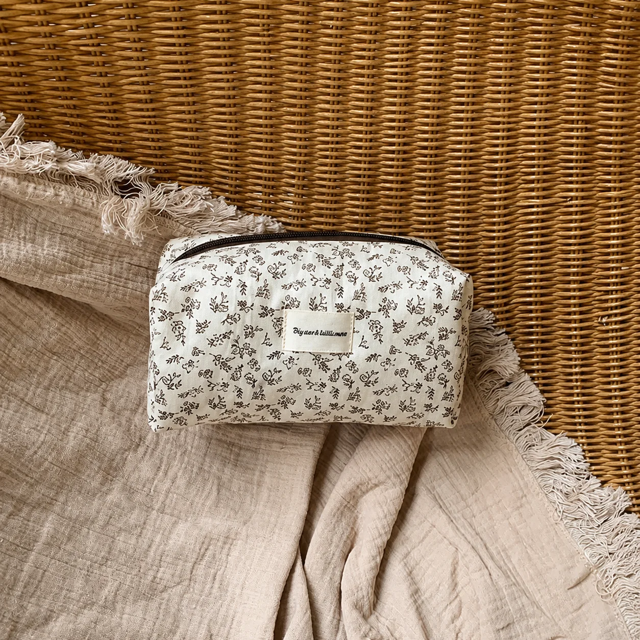 Portable Makeup Bag Large Capacity Cotton Canvas Cosmetic Bag Large Capacity Toiletry Bag Breathable Zipper Cosmetic Pouch