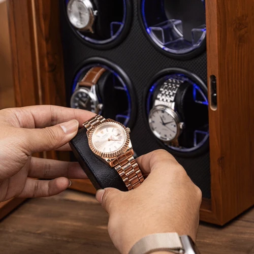 Imagen 2 del producto Exhibidor de Relojes Automáticos con Movimiento USB, 4/2/1 Ranuras, Caja de Madera con Motor Súper Potente, Luz LED Azul, para Joyerías