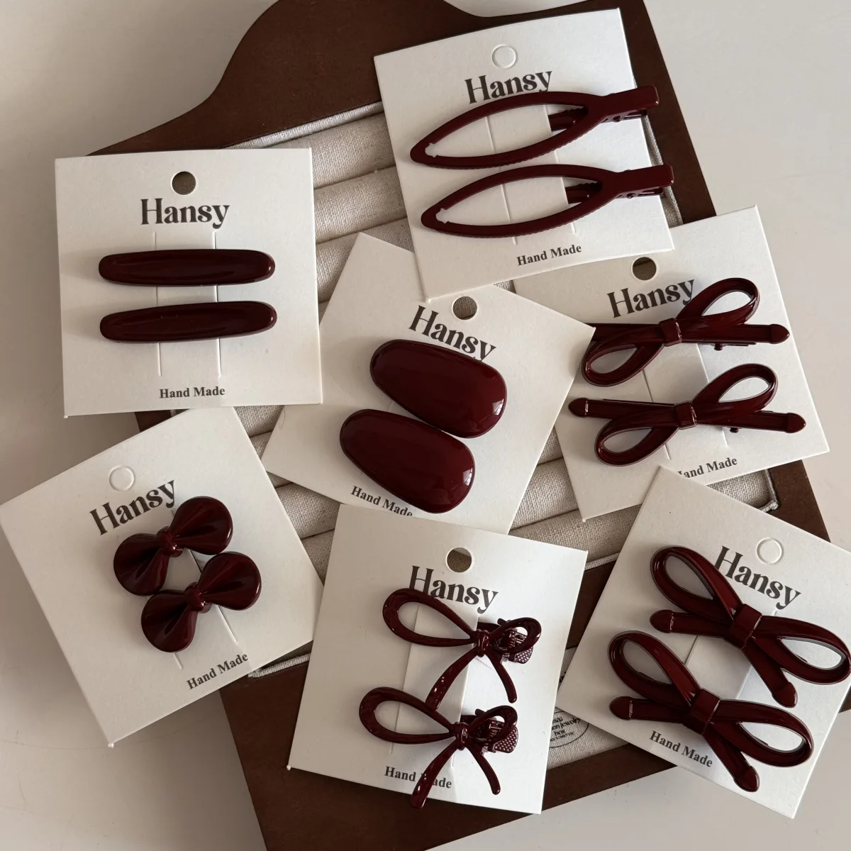 

2 шт./упак. Новогодние красные заколки-бантики из сплава для девочек, милые боковые заколки для причесок, заколки-«уточки» для челки, аксессуары для укладки волос