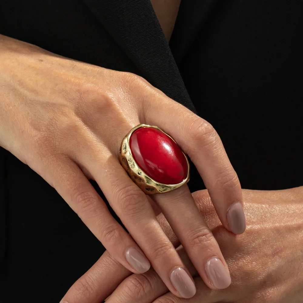 Retro Exaggerated Oval Red Resin Imitation Gemstone Metal Hammered Wide Face Ring for Women Charm Finger Jewelry Accessories