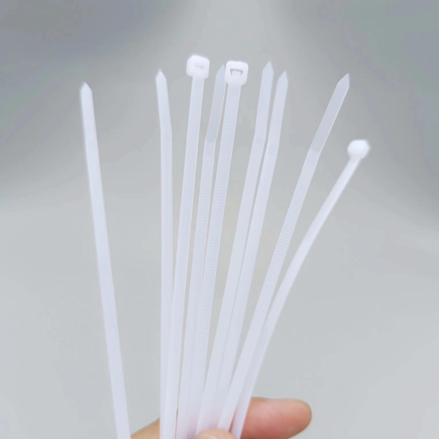 

Пластиковые нейлоновые завязки на молнии, самоблокирующиеся кабельные стяжки