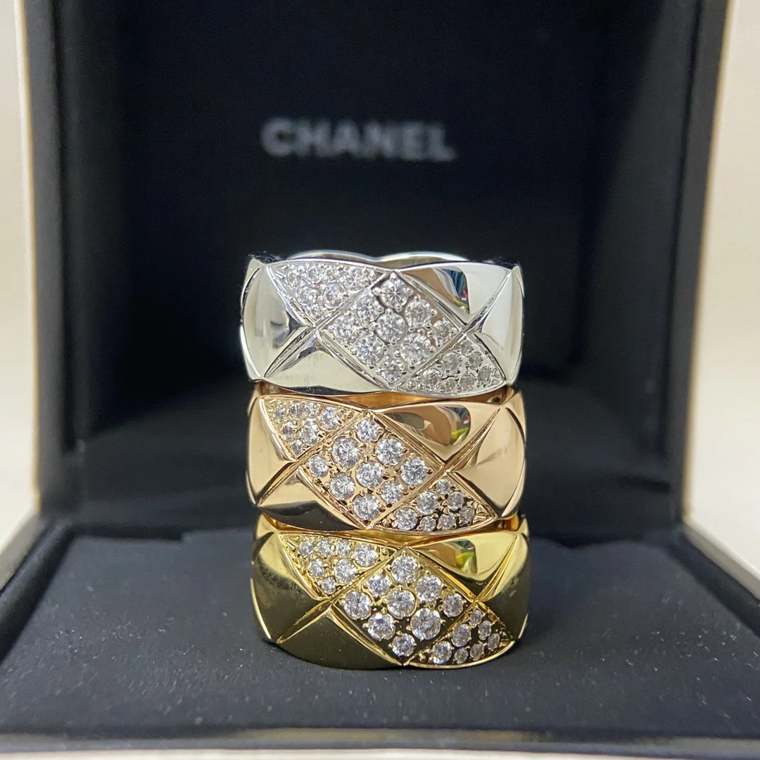 

2025 New Style Diamond-embedded Wide Rhombus Couple Ring - A Simple, Light Luxury, Niche, Exquisite, Stylish and High-quality Je