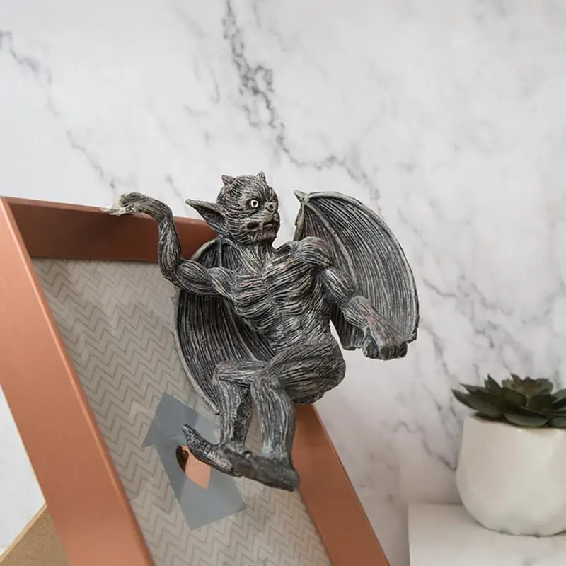 Gargoyle Sculpture Outdoor Gothic Climbing Grotesque Dragon Resin Gothic Scary Wall Ornaments Art Sculpture For Garden Window