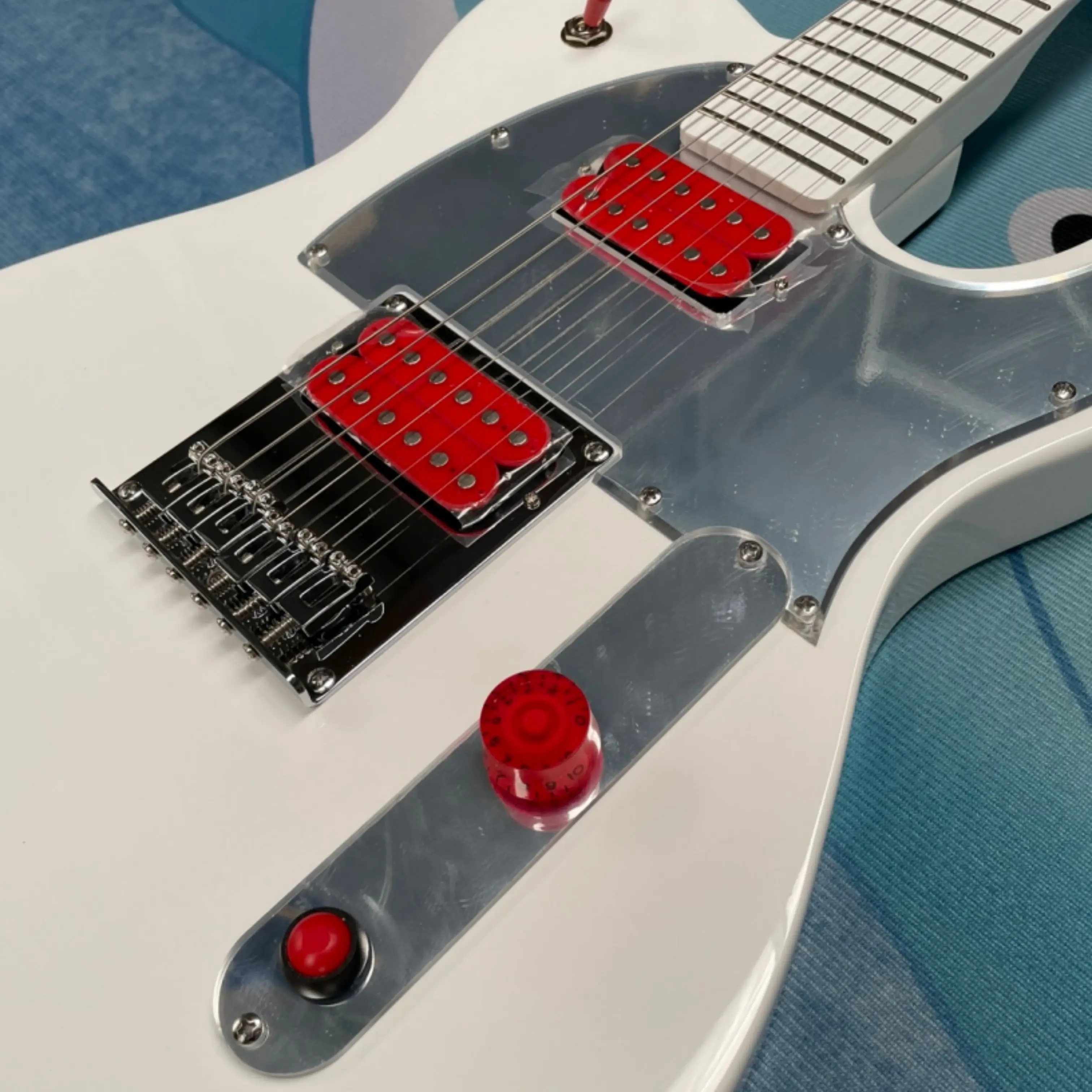Pure White Electric Guitar, Silver Mirror Pickguard, Red Pickup Covers Guitars, Modern Rock Instrument for Performance Guitarra