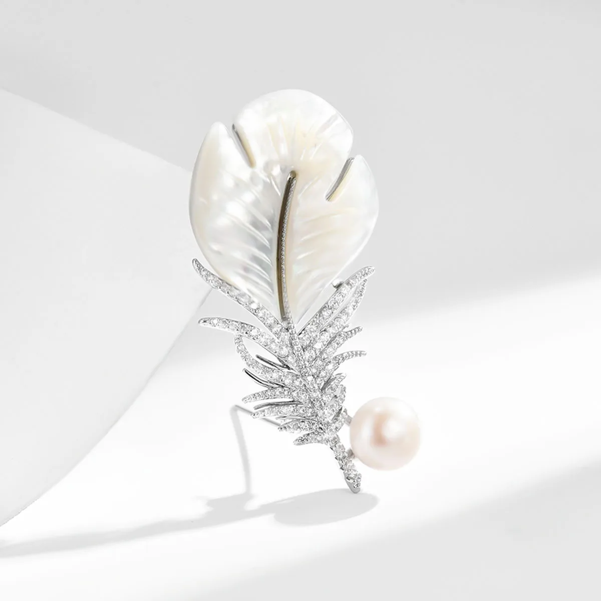 Luck Bracelet Hand String Light Luxury Korean Style Simple All-Match Freshwater Pearl Feather Brooch Fashion High-End Sense Suit