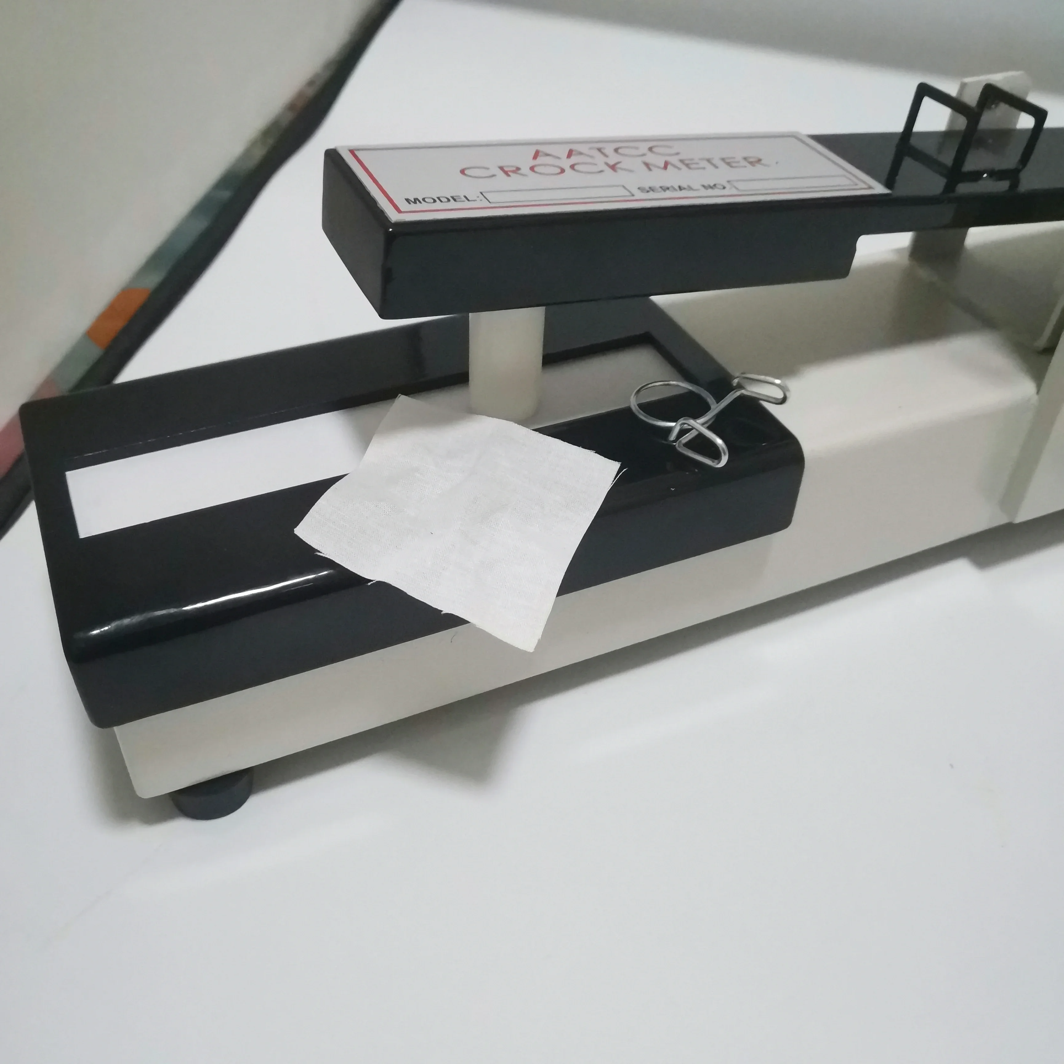 جهاز اختبار ثبات فرك مقياس كروكميتر اليدوي | آلة اختبار ثبات ألوان النسيج الجاف والرطب #4