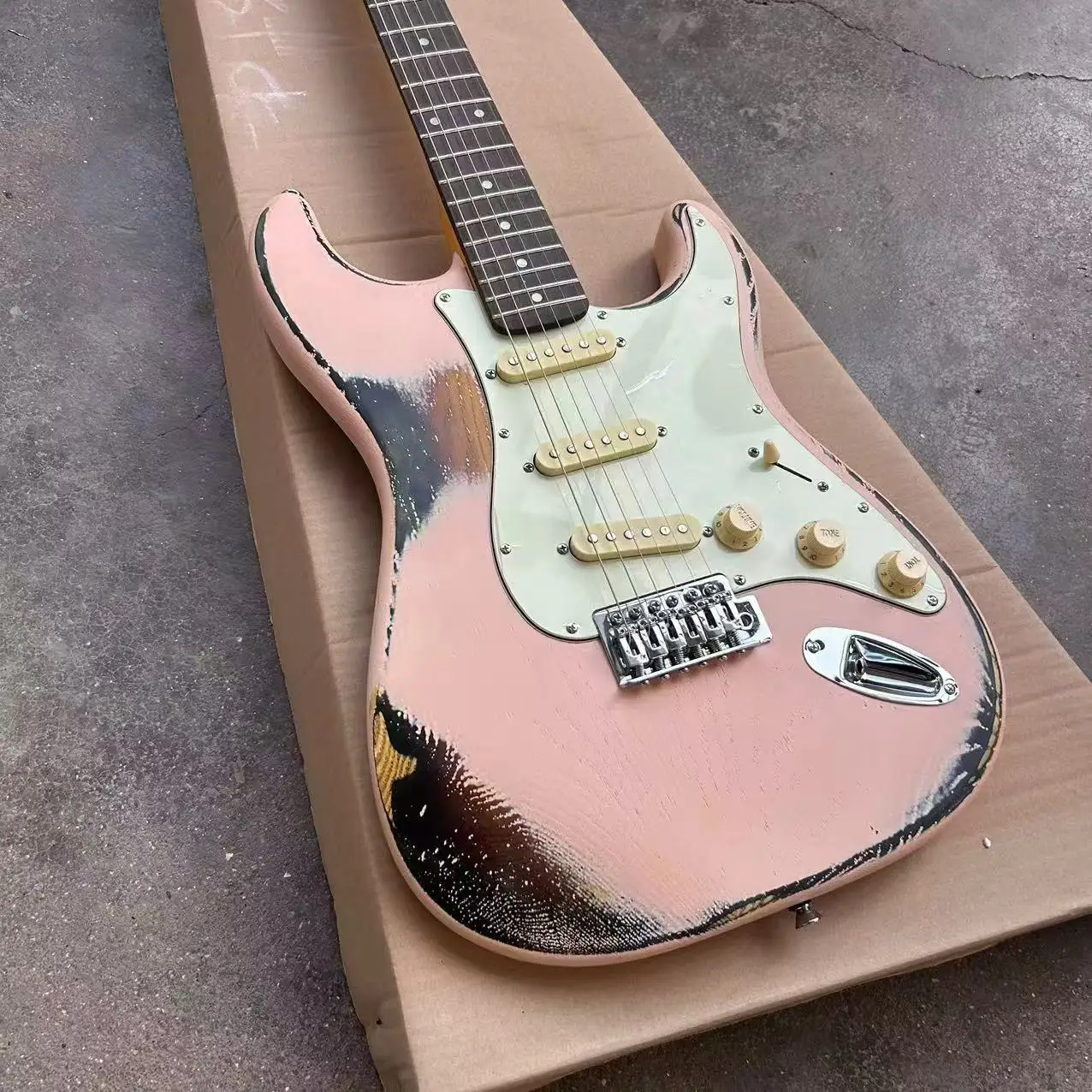 6-series vintage electric guitar, peach blossom wood body, maple wood neck, pink panel, in stock