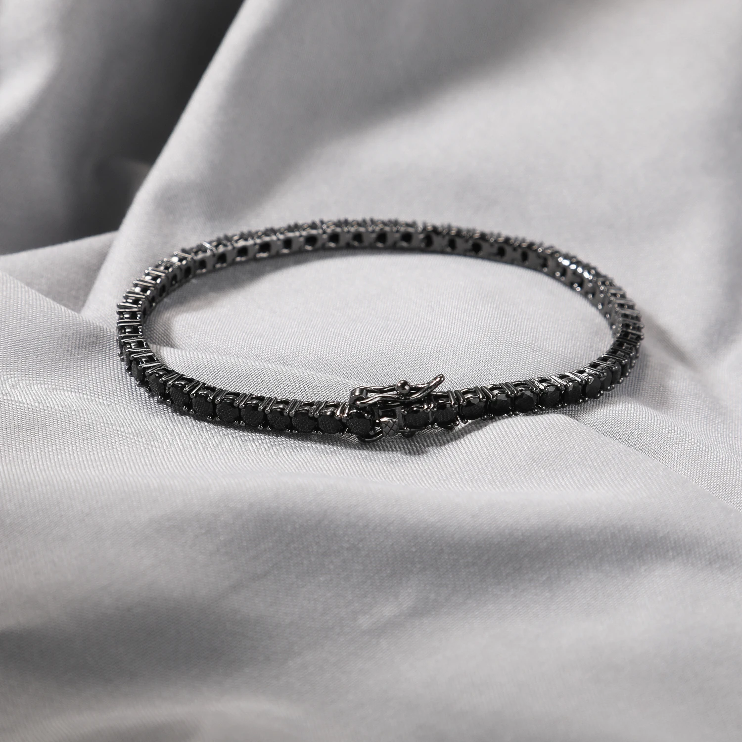 UWIN Schwarzes Tennis-Kettenarmband mit runden Zirkonia-Steinen (AAA-Qualität) – Hip-Hop-Schmuck für Rapper – Detail 12