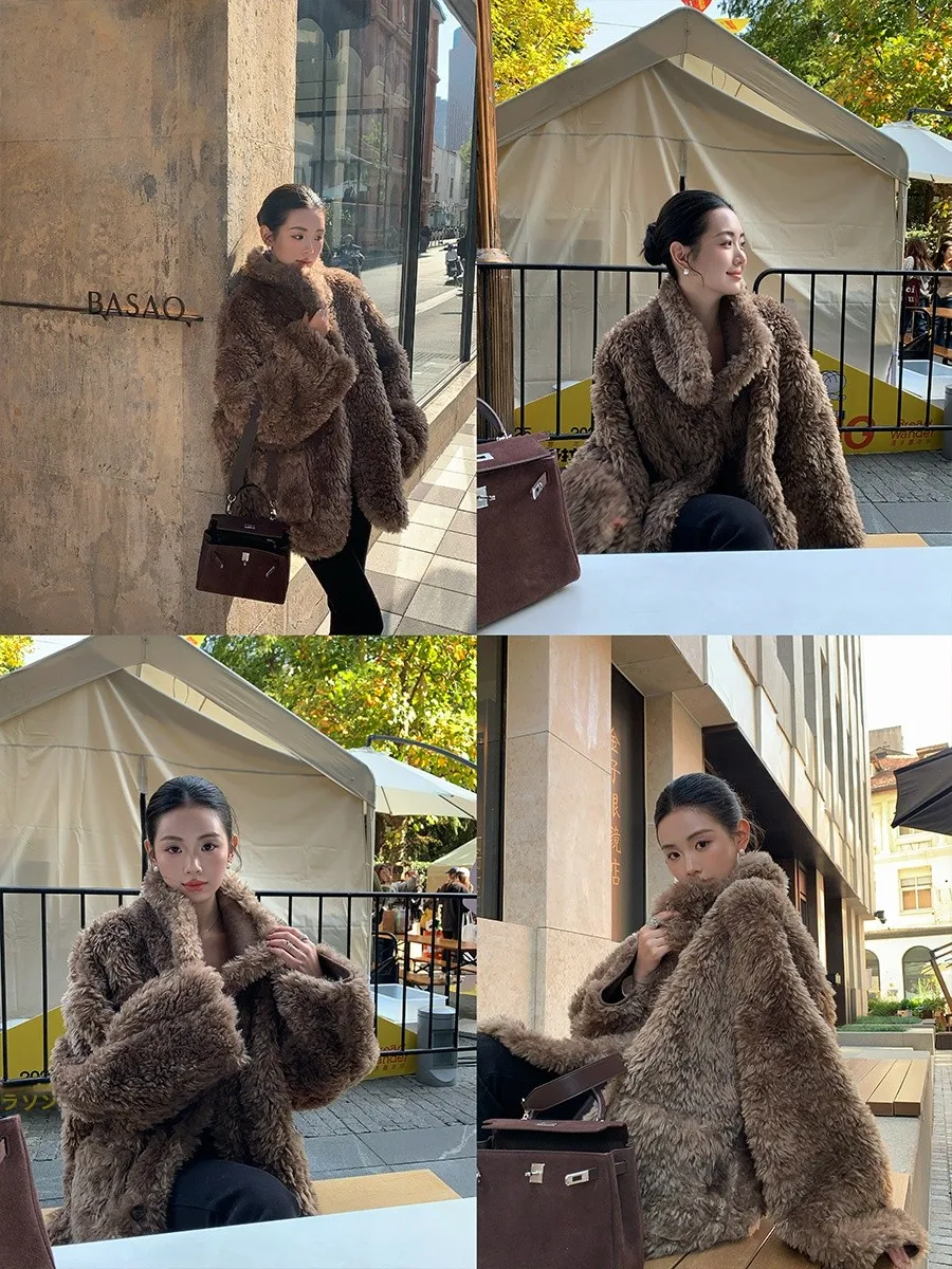 Jaqueta de Motocicleta Feminina Dupla Face em Camurça e Pele Sintética Cor Café Achi - Agasalho Quente com Forro Integrado de Pele e Pelo