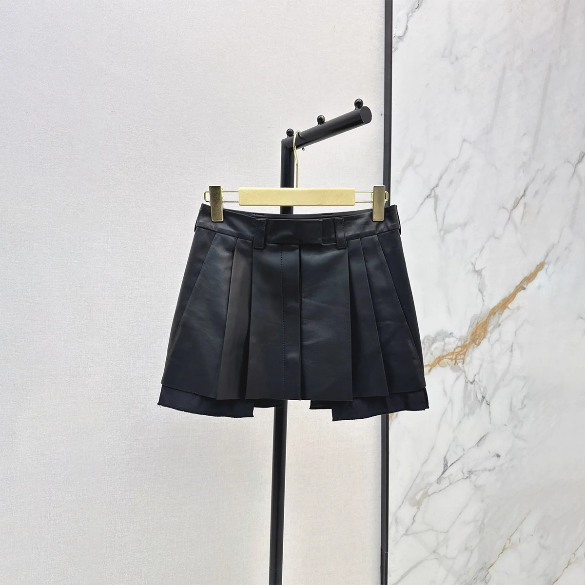 2026 high-quality women's black PU pleated leather skirt pants--hb808
