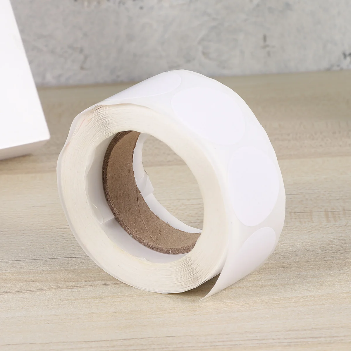 

500Pcs Adhesive Sticker Labels Round White DIY Gift Tag Stickers for Party Decoration School Kitchen Organization
