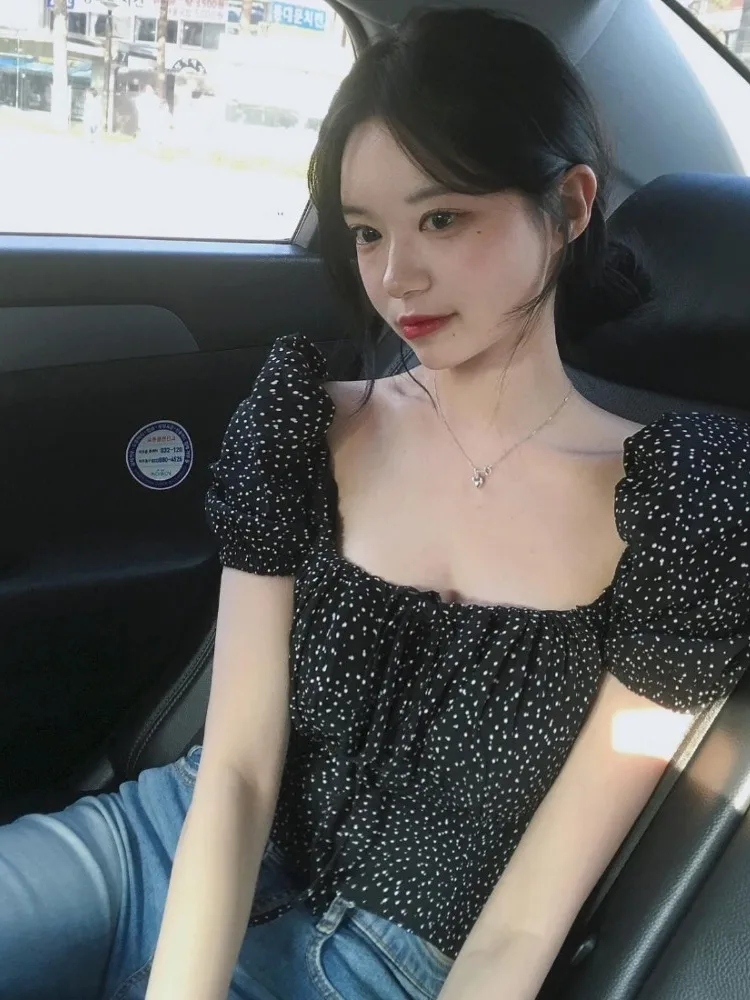 

Шикарный летний женский топ в горошек с короткими рукавами, модная корейская повседневная блузка с квадратным воротником, утягивающая фигуру, в стиле Pure Desire