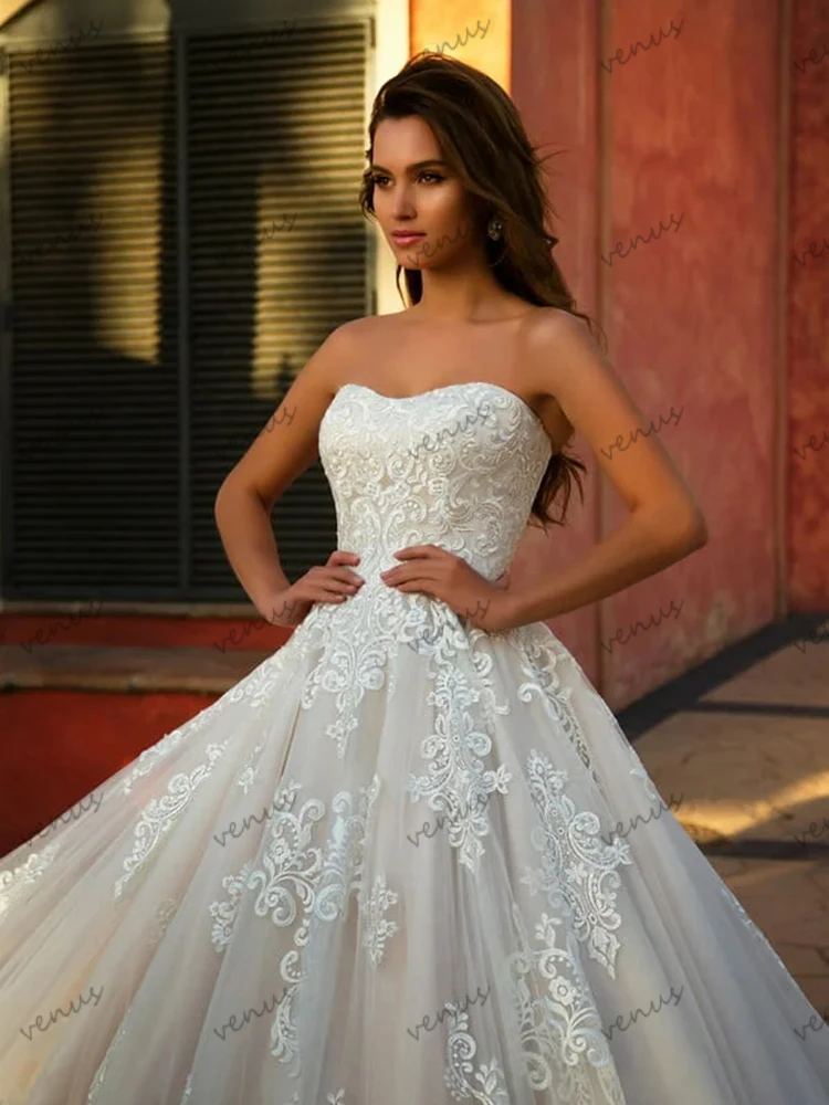 Gaun Pengantin Elegan Model A-Line Berbahan Tulle Bertingkat dengan Aplikasi Renda Menawan Tanpa Tali Vestidos De Novia Dapat Disesuaikan 2025
