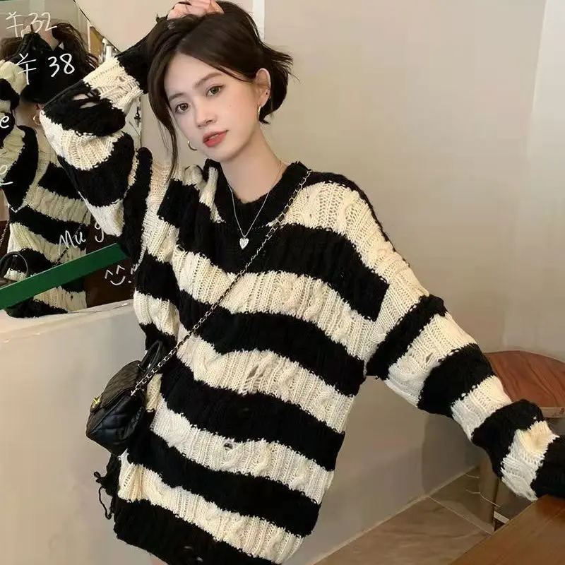 Sweter lengan panjang bergaris simpul adonan goreng berlubang sweter wanita desain baru awal musim gugur 2024 atasan Slouchy panjang menengah longgar