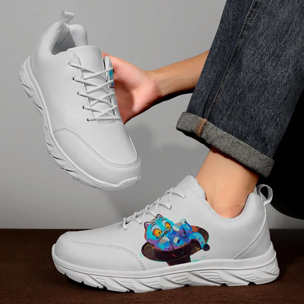 

New Lightweight Men Sneakers White Athletic Shoes with Colorful Cartoon Cat Print Lace Up Soft Casual Shoes Chaussures