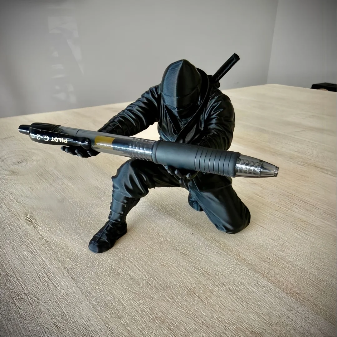 Black Warrior Pen Holder - Resin Desktop Organizer, Suitable for Office and Home, Halloween Decoration Creative Gift, Fun Stationery Holder (1 Piece)