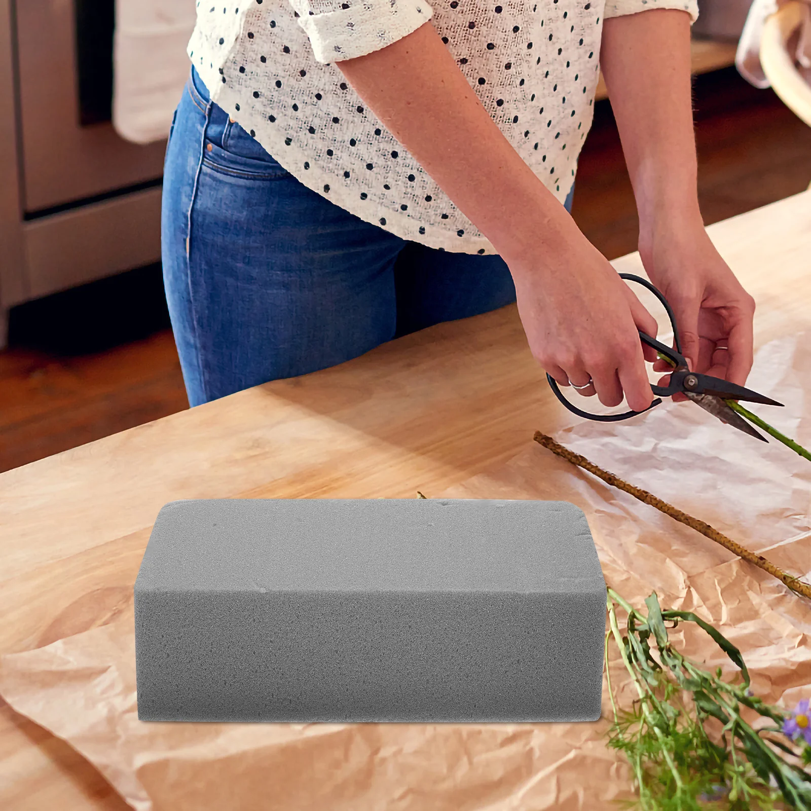 

4Pcs Floral Foam Blocks Grey Absorbent Flower Foam Base for Wedding Birthday DIY Flower Arrangement Supplies Bonsai Pot Base