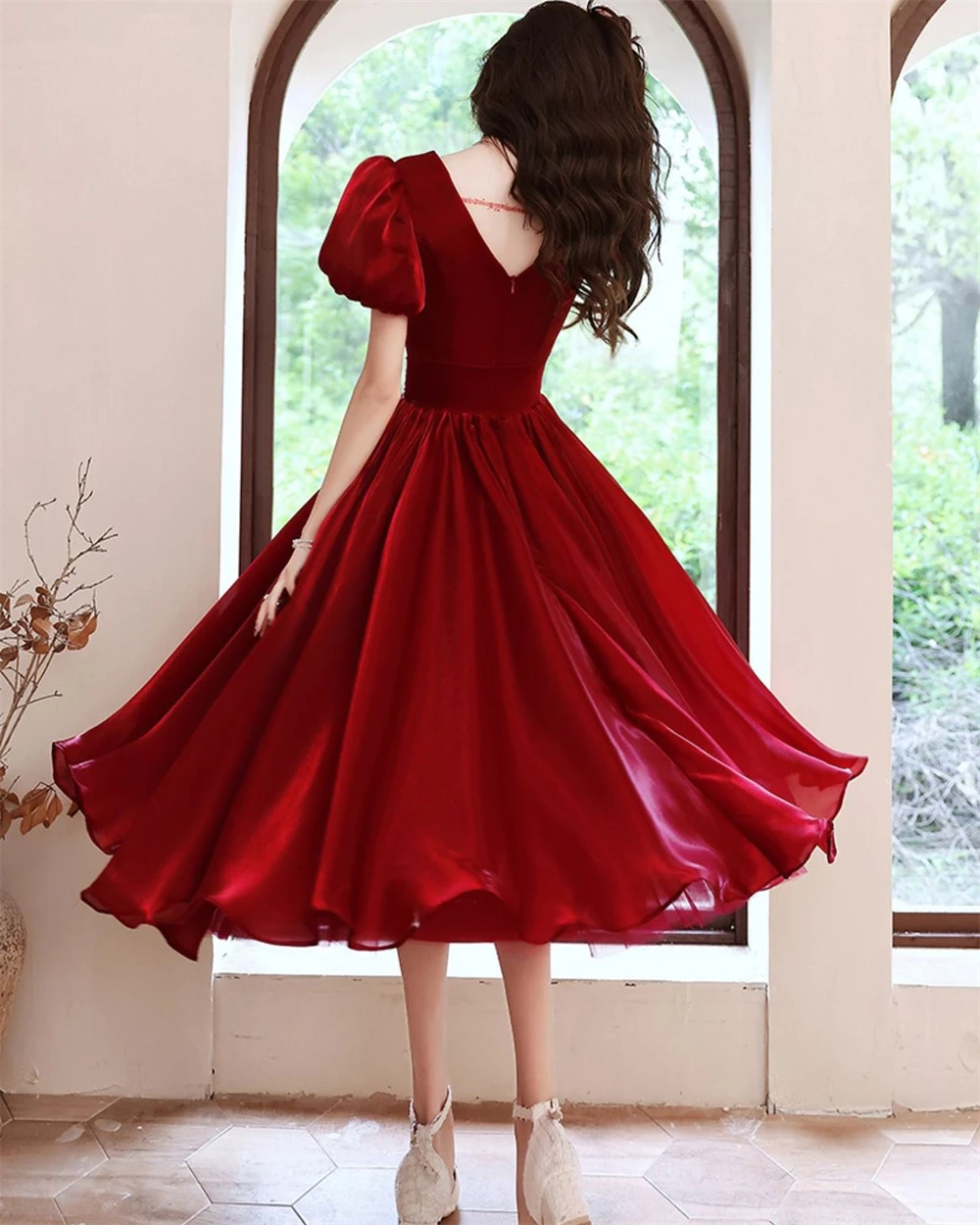 ที่กําหนดเองคลาสสิก Burgundy Tulle V คอปิดไหล่แขนสั้นชุดราตรี Elegant A-Line ชาชุดราตรียาว