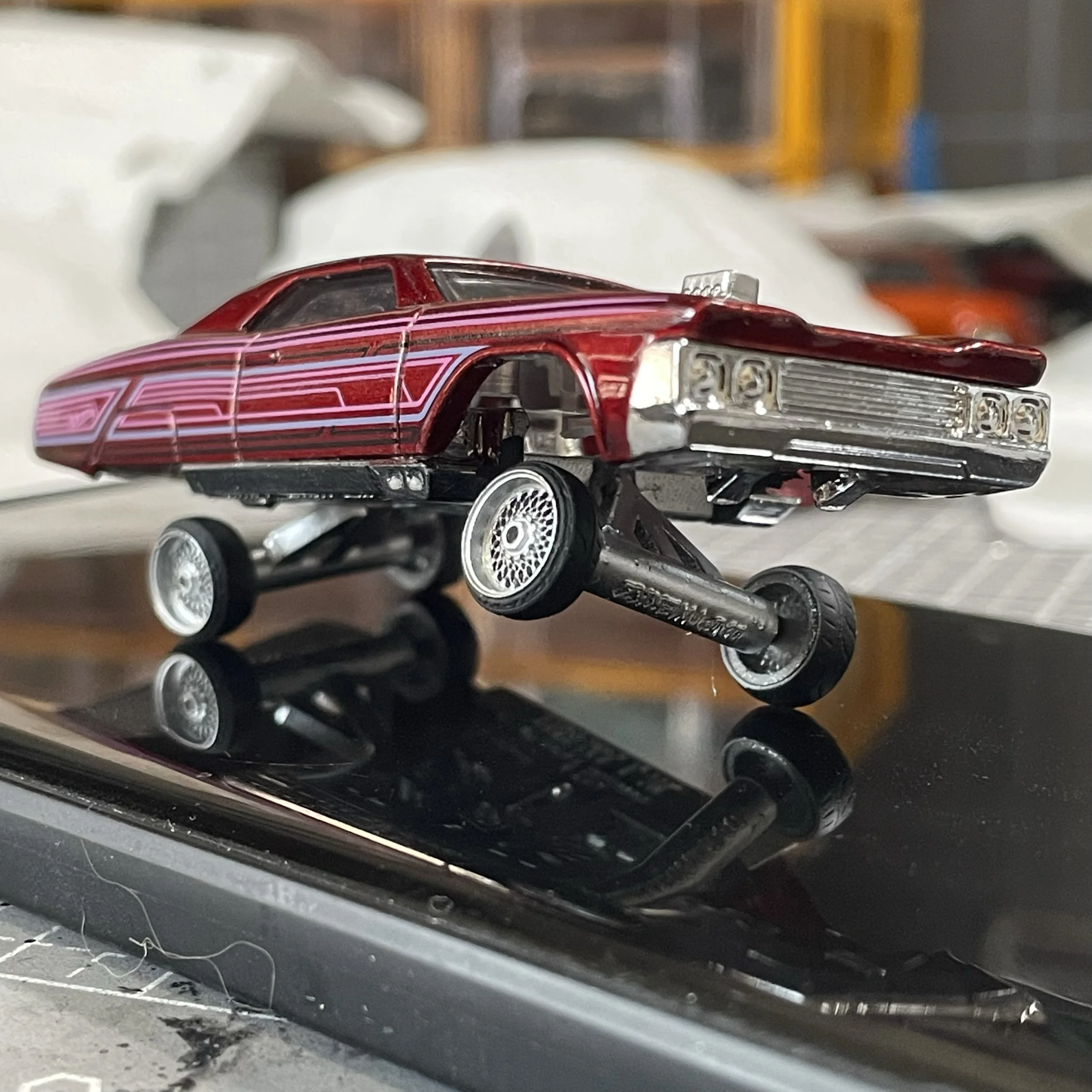 Custom Modification 1/64 Lowrider Retrofit Wheel Hub Bike Garage Scene Accessories Repair Scene Collocation Miniature Scene