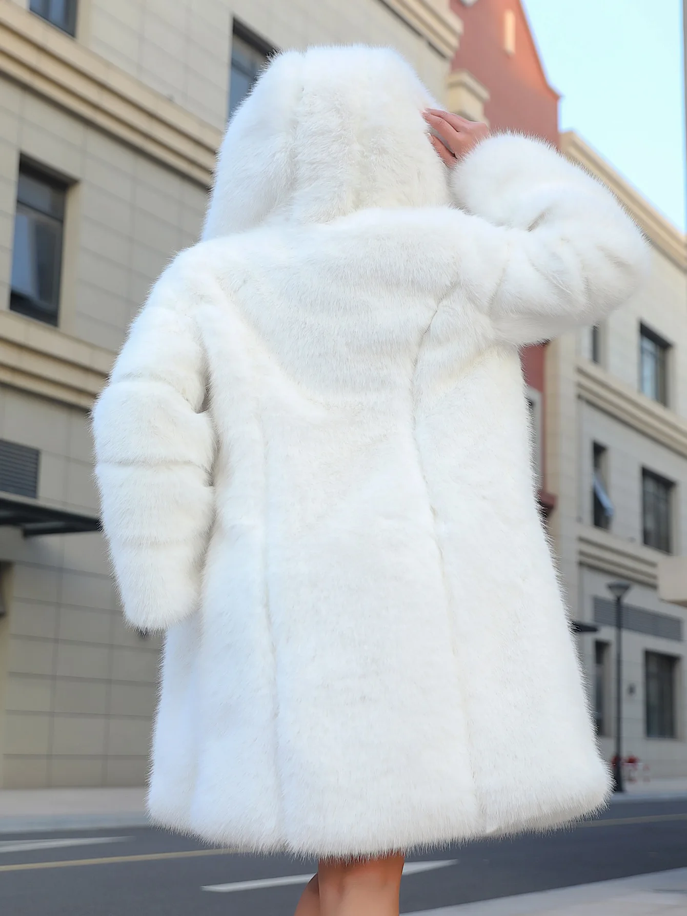 Сплошной цвет, пальто из искусственного меха, женская пушистая куртка с капюшоном и длинным рукавом, теплая толстая свободная куртка 2025 года, модная зимняя женская уличная верхняя одежда