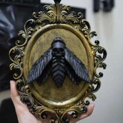 1pcs Gothic Art Resin Gothic Creature Wall Art Rust-Resistant Animal Wall Decor Vintage Wall Hangings Framed Taxidermy for Home