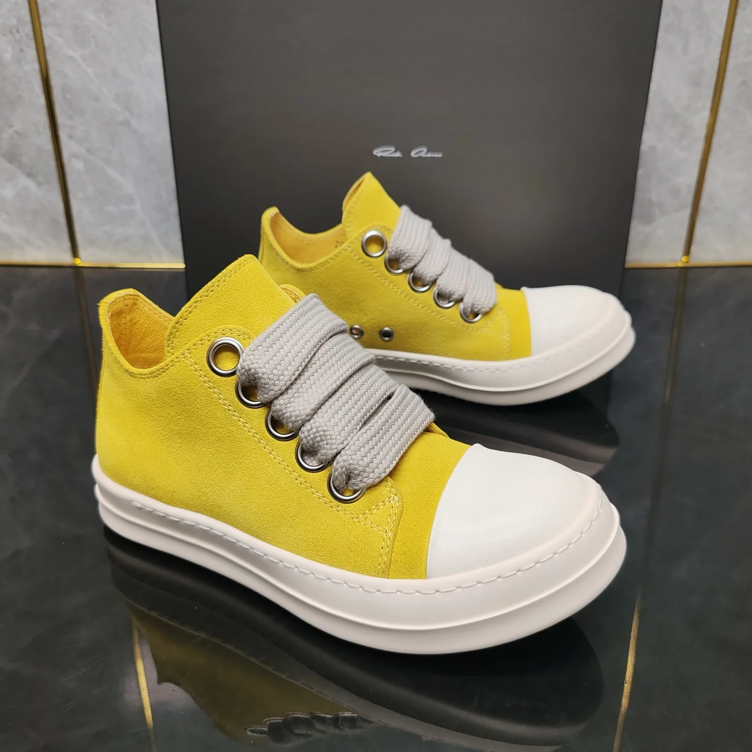 

Ricks shoes yellow couple shoes tide men's shoes autumn and winter leather personalized canvas sports shoes Joker couple.