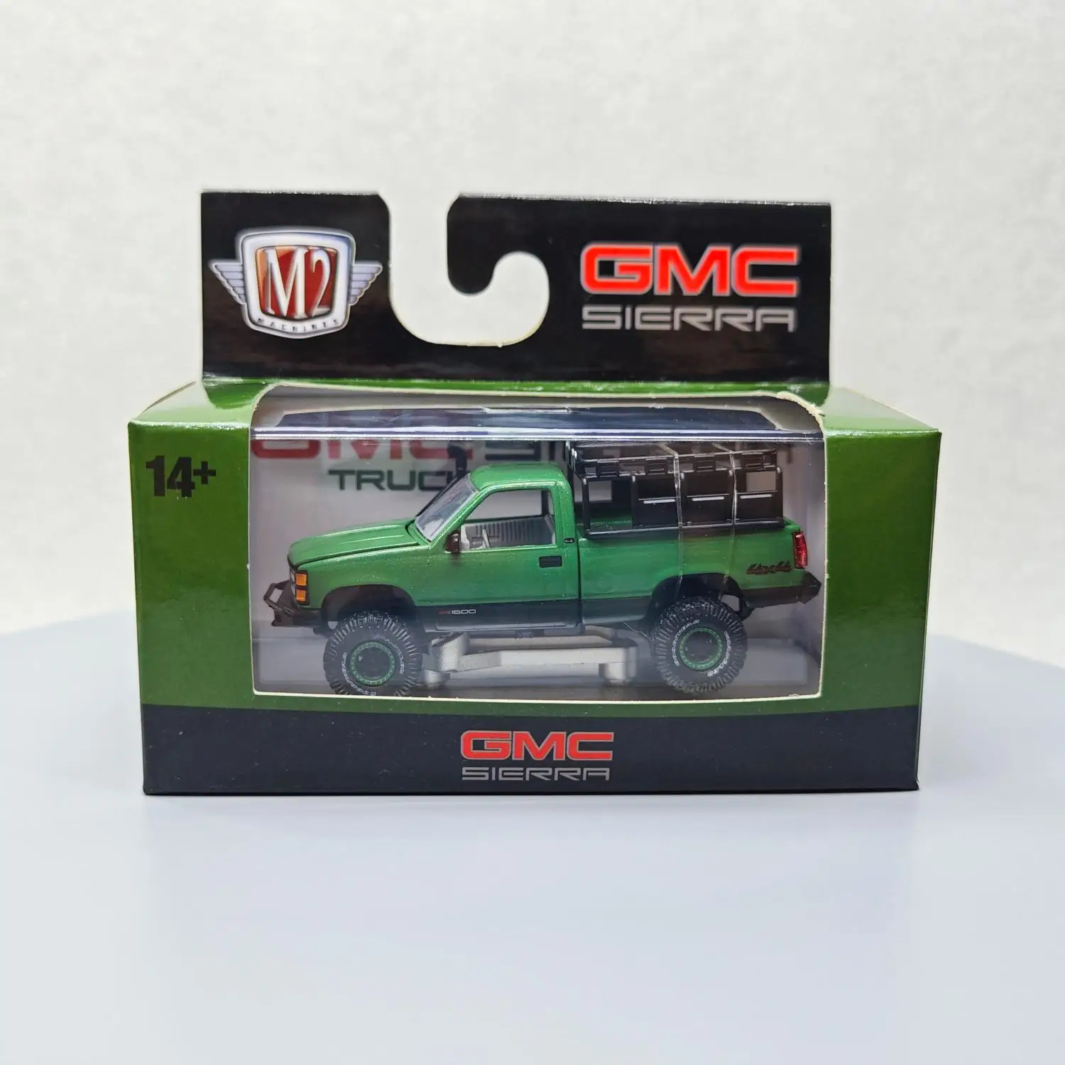 M2 Machines 1/64 1998 GMC Sierra 1500 4*4 Diecast alloy car model collection display toys  gift