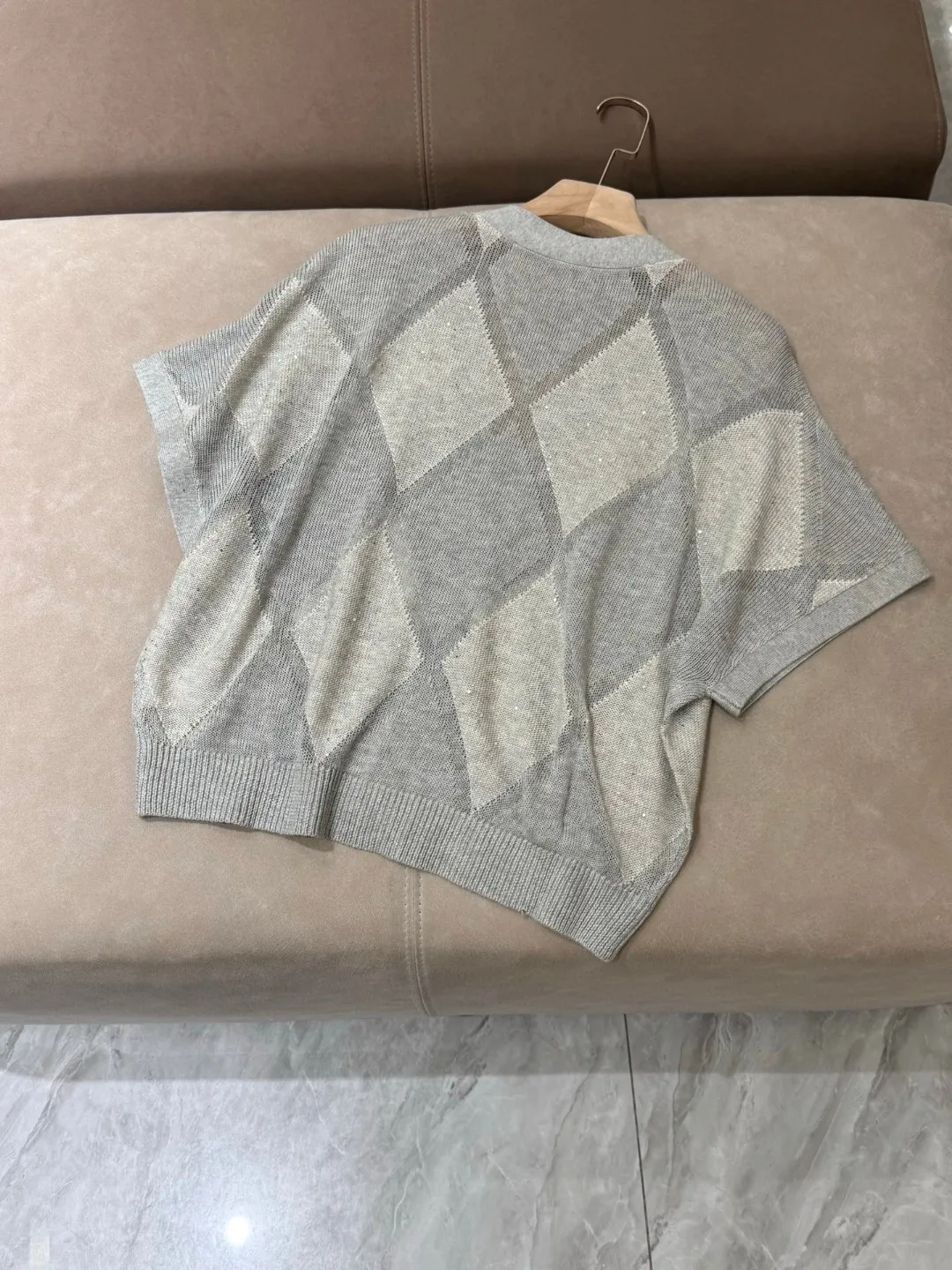 

Spring And Summer New Women'S V-Neck Linen Silk Diamond Sequin Knitted Cardigan Fashionable And Versatile