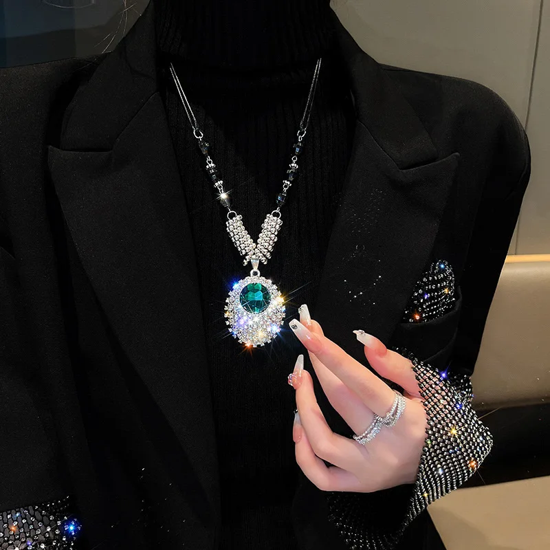 Vintage Green Crystal Round Pendant Necklace Girl Fashion Trend Shiny Rhinestone Banquet Necklace Jewelry Gift Women New