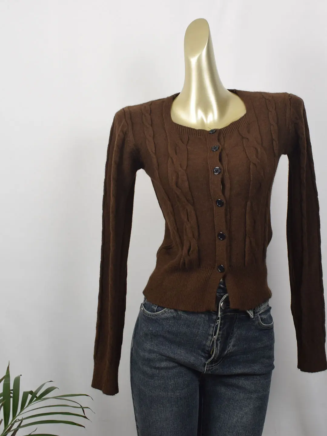 

2025 женский вязаный кардиган с квадратным вырезом, массивный свитер с вышивкой кабеля, винтажный топ на пуговицах спереди, зимняя укороченная блузка