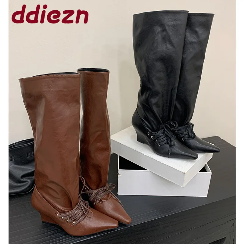 

Туфли на танкетке. Женские сапоги до колена. Женские туфли без шнуровки. Модные вечерние женские длинные современные сапоги с острым носком. Туфли-лодочки.