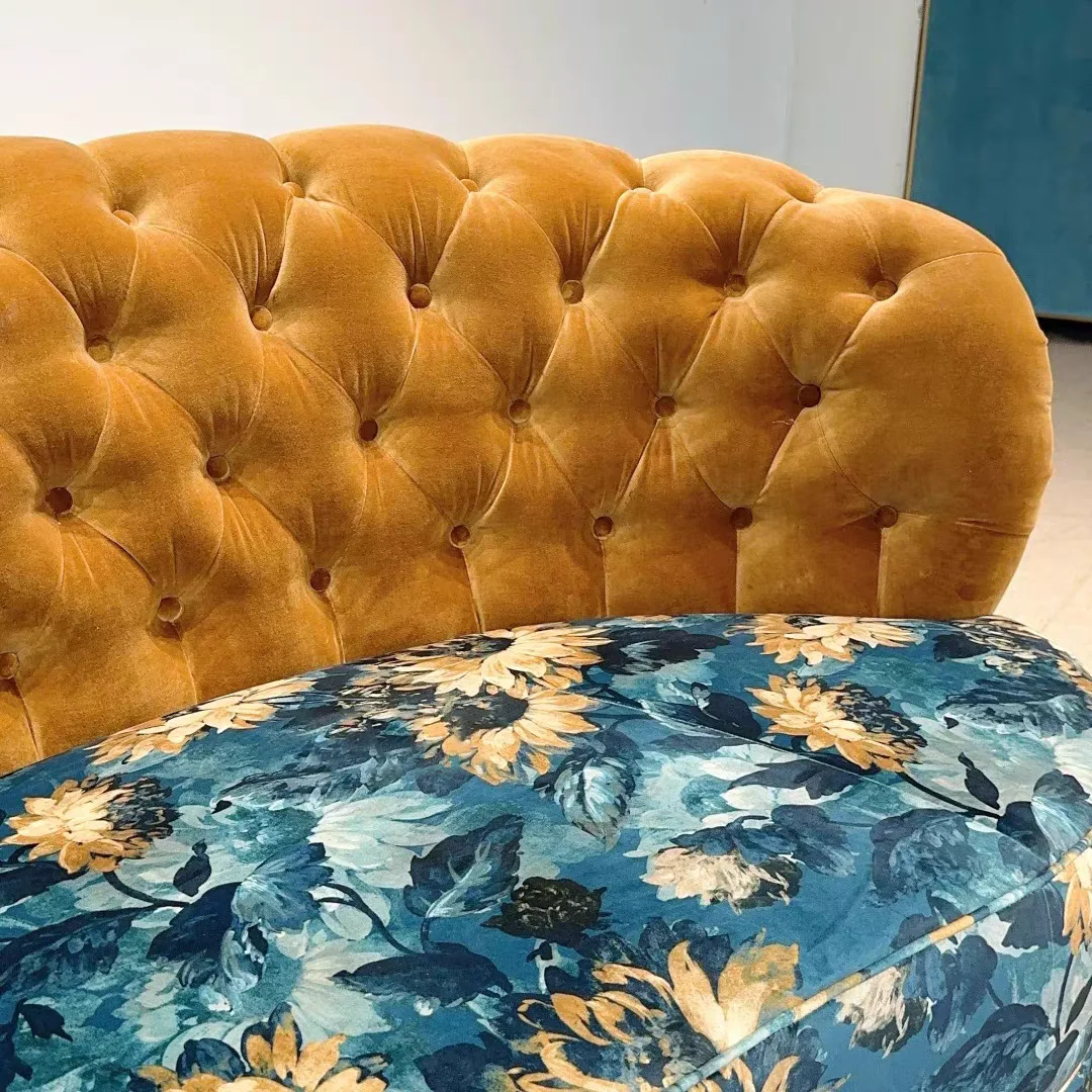 #@Factory-direct Sale Mid-antique Curved Sofa French Retro Fabric Pull Buckle Designer Villa Three-person Living Room Sofa
