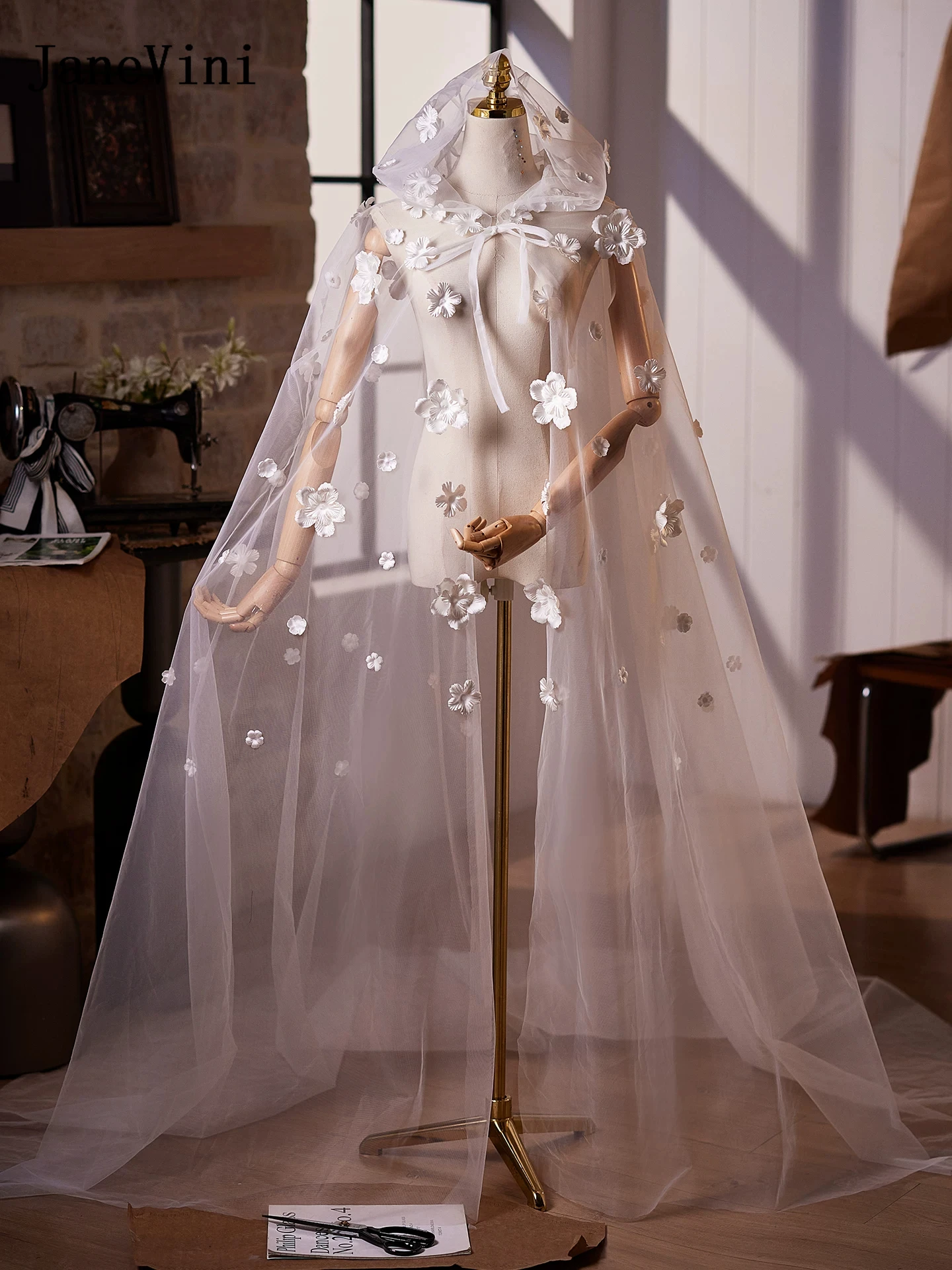 

JaneVini White 3D Flower Hooded Wedding Cloak Cape Long Tulle Bridal Shawl With Train Bolero Jackets for Evening Dresses Cosplay