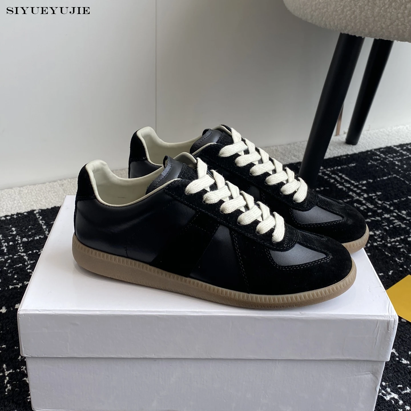 2024 New White Casual Tennis Shoes for Women Men Couple Lace-Up Skateboarding Sneaker Unisex Vintage Star Dirty Shoes Leisure