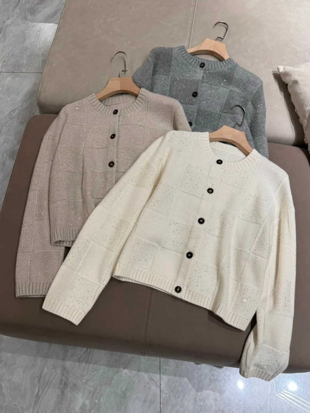 

High-quality exquisitely sequined cashmere knitted cardigan