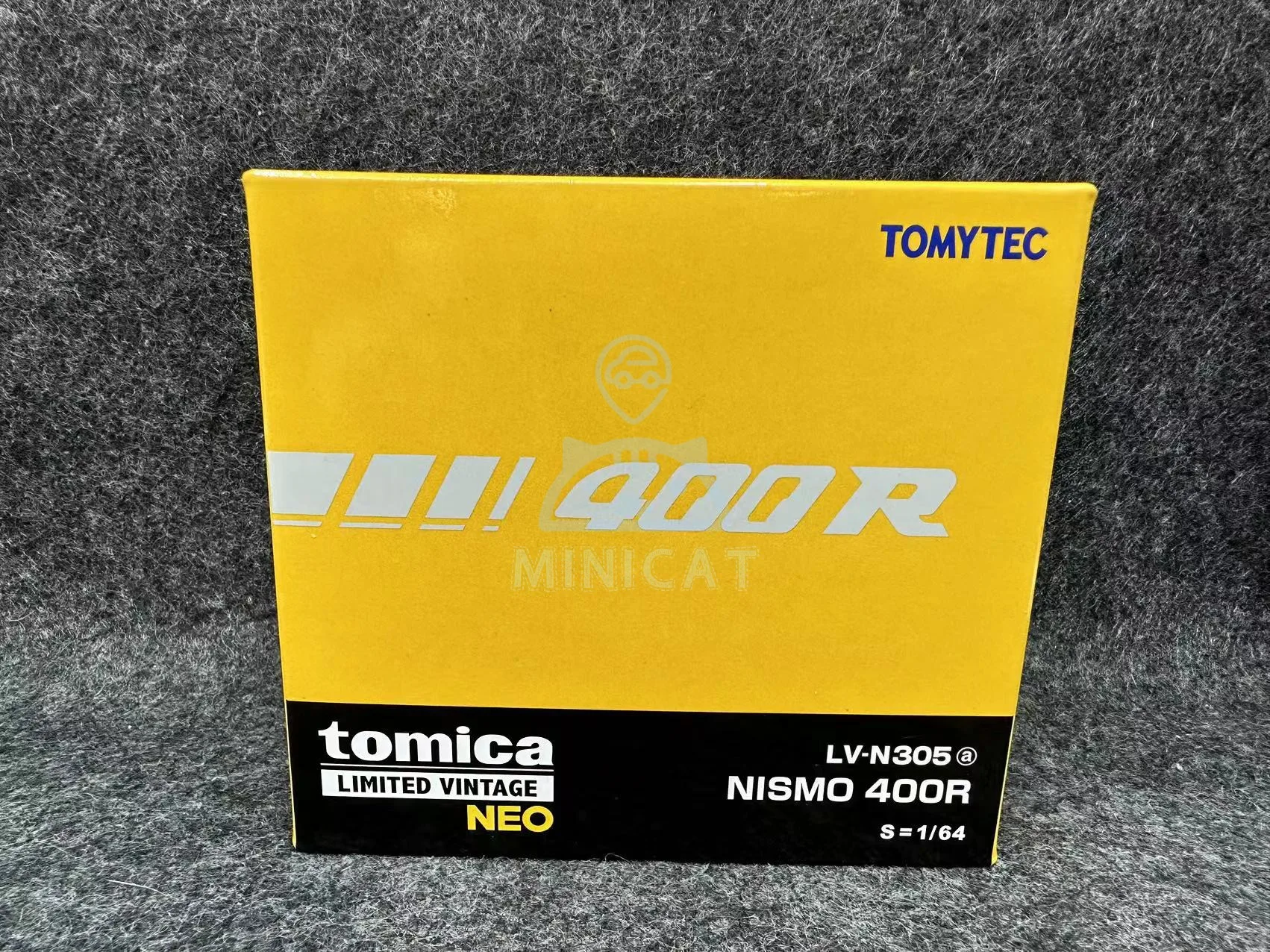 TAKARA TOMY TOMICA 1:64 TLV LV-N305a Nissan Nissan GT-R NISMO 400R Yellow alloy compression miniature model, adult decoration