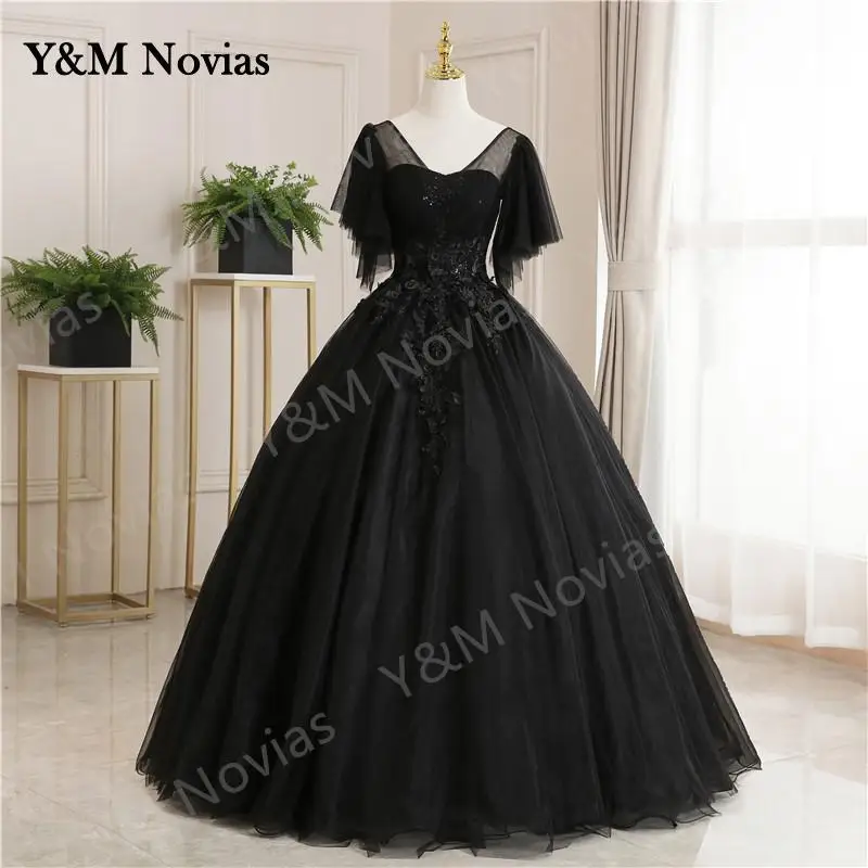 Y & m novias neue Quince anera Kleider elegante V-Ausschnitt Party Abschluss ball mit Ärmel schwarz Quince anera Kleid Vestido Spitze Blumen druck geraffte